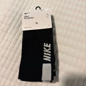 NWT 2 Pack Nike Multiplier Crew Socks Black White Women’s  6-10 Mens 6-8 Medium